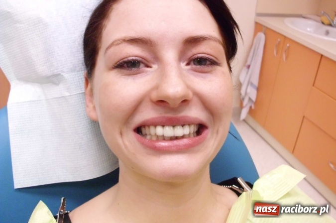 Zdjęcie w galerii na portalu naszraciborz.pl: Uśmiech Twoją wizytówką - zadbaj o niego w gabinetach ART-DENT wiadomości z regionu