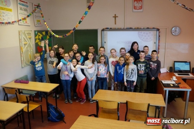 Zdjęcie w galerii na portalu naszraciborz.pl: Dzień Bezpiecznego Internetu z raciborską policją  wiadomości z regionu