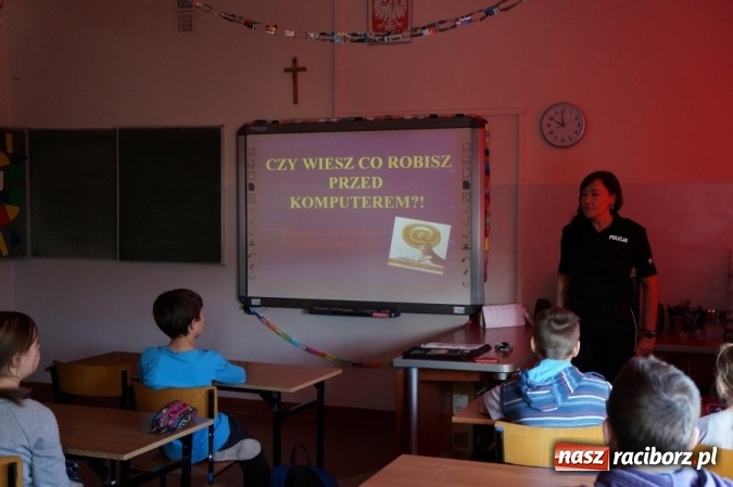 Zdjęcie w galerii na portalu naszraciborz.pl: Dzień Bezpiecznego Internetu z raciborską policją  wiadomości z regionu