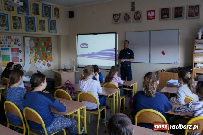 Zdjęcie w galerii na portalu naszraciborz.pl: Dzień Bezpiecznego Internetu z raciborską policją  wiadomości z regionu