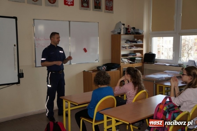 Zdjęcie w galerii na portalu naszraciborz.pl: Dzień Bezpiecznego Internetu z raciborską policją  wiadomości z regionu