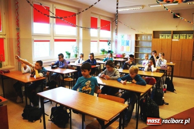 Zdjęcie w galerii na portalu naszraciborz.pl: Dzień Bezpiecznego Internetu z raciborską policją  wiadomości z regionu