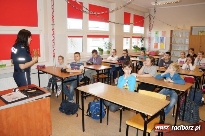 Zdjęcie w galerii na portalu naszraciborz.pl: Dzień Bezpiecznego Internetu z raciborską policją  wiadomości z regionu