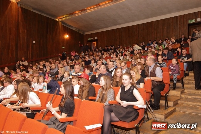 Zdjęcie w galerii na portalu naszraciborz.pl: Zimowy Koncert Karnawałowy w szkole muzycznej wiadomości z regionu