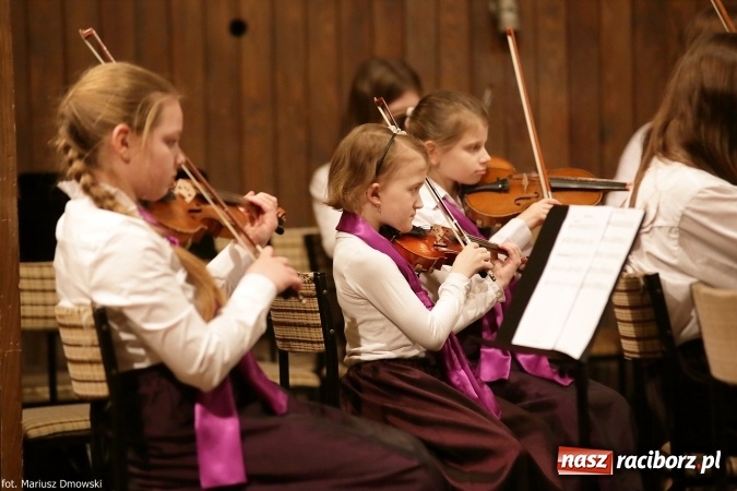 Zdjęcie w galerii na portalu naszraciborz.pl: Zimowy Koncert Karnawałowy w szkole muzycznej wiadomości z regionu