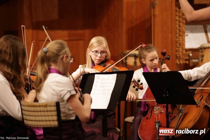 Zdjęcie w galerii na portalu naszraciborz.pl: Zimowy Koncert Karnawałowy w szkole muzycznej wiadomości z regionu