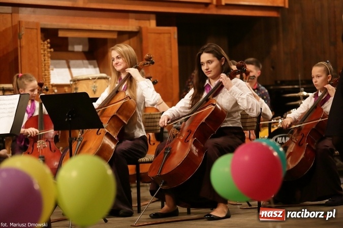 Zdjęcie w galerii na portalu naszraciborz.pl: Zimowy Koncert Karnawałowy w szkole muzycznej wiadomości z regionu