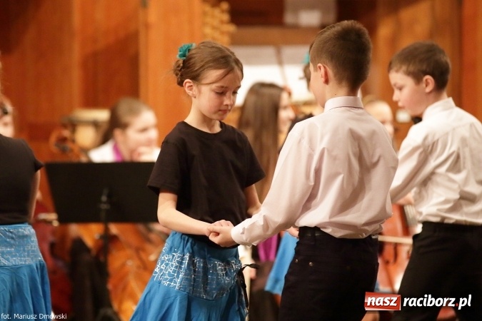 Zdjęcie w galerii na portalu naszraciborz.pl: Zimowy Koncert Karnawałowy w szkole muzycznej wiadomości z regionu