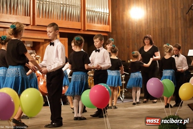 Zdjęcie w galerii na portalu naszraciborz.pl: Zimowy Koncert Karnawałowy w szkole muzycznej wiadomości z regionu