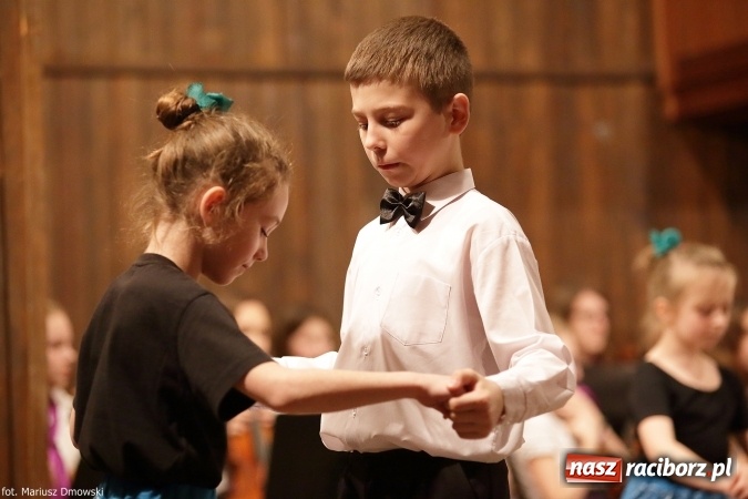 Zdjęcie w galerii na portalu naszraciborz.pl: Zimowy Koncert Karnawałowy w szkole muzycznej wiadomości z regionu