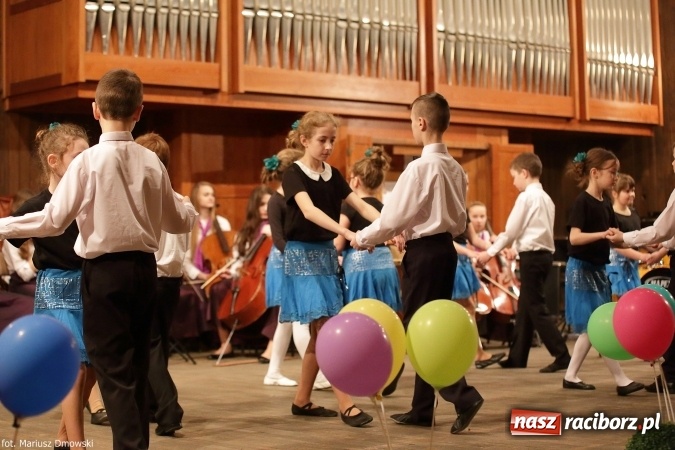 Zdjęcie w galerii na portalu naszraciborz.pl: Zimowy Koncert Karnawałowy w szkole muzycznej wiadomości z regionu