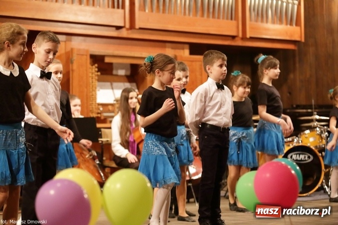 Zdjęcie w galerii na portalu naszraciborz.pl: Zimowy Koncert Karnawałowy w szkole muzycznej wiadomości z regionu