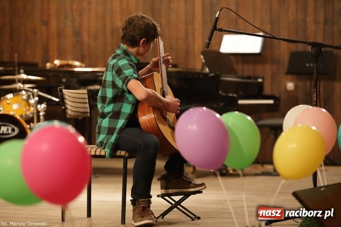 Zdjęcie w galerii na portalu naszraciborz.pl: Zimowy Koncert Karnawałowy w szkole muzycznej wiadomości z regionu