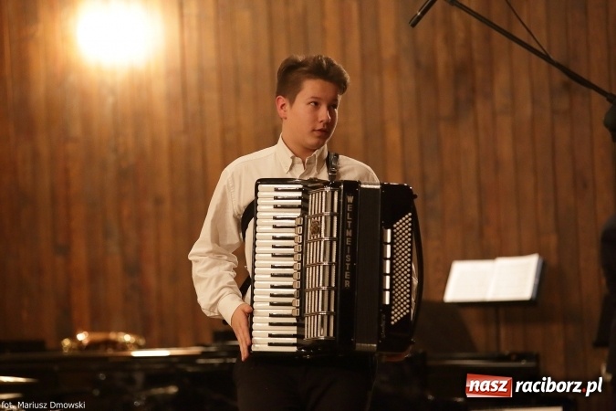 Zdjęcie w galerii na portalu naszraciborz.pl: Zimowy Koncert Karnawałowy w szkole muzycznej wiadomości z regionu