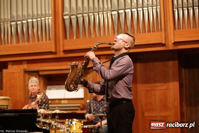 Zdjęcie w galerii na portalu naszraciborz.pl: Zimowy Koncert Karnawałowy w szkole muzycznej wiadomości z regionu