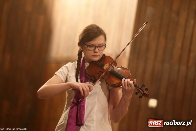 Zdjęcie w galerii na portalu naszraciborz.pl: Zimowy Koncert Karnawałowy w szkole muzycznej wiadomości z regionu