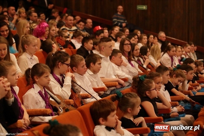 Zdjęcie w galerii na portalu naszraciborz.pl: Zimowy Koncert Karnawałowy w szkole muzycznej wiadomości z regionu