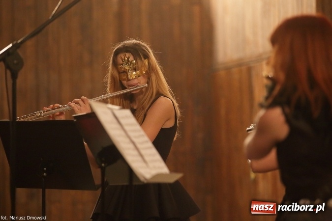 Zdjęcie w galerii na portalu naszraciborz.pl: Zimowy Koncert Karnawałowy w szkole muzycznej wiadomości z regionu