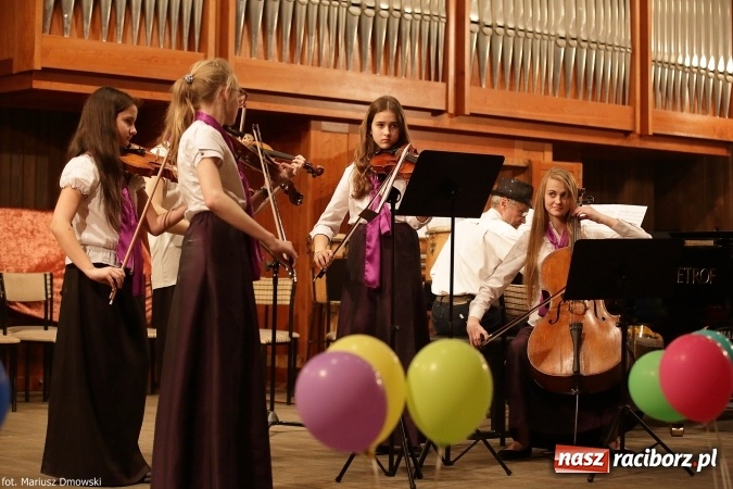Zdjęcie w galerii na portalu naszraciborz.pl: Zimowy Koncert Karnawałowy w szkole muzycznej wiadomości z regionu