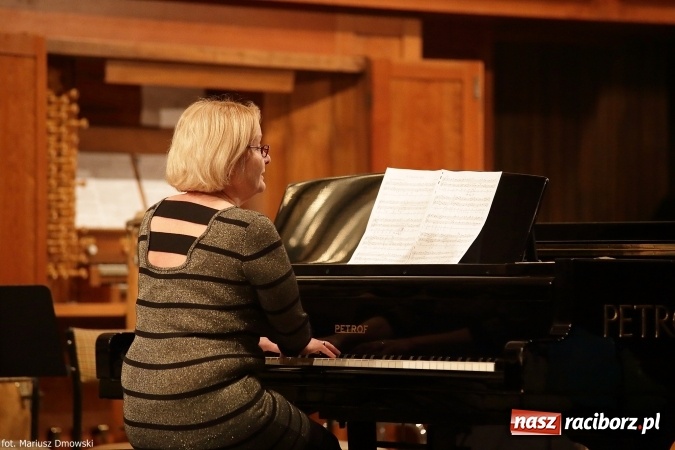 Zdjęcie w galerii na portalu naszraciborz.pl: Zimowy Koncert Karnawałowy w szkole muzycznej wiadomości z regionu