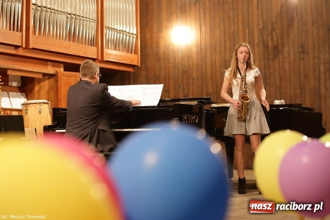 Zdjęcie w galerii na portalu naszraciborz.pl: Zimowy Koncert Karnawałowy w szkole muzycznej wiadomości z regionu