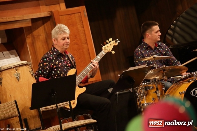Zdjęcie w galerii na portalu naszraciborz.pl: Zimowy Koncert Karnawałowy w szkole muzycznej wiadomości z regionu