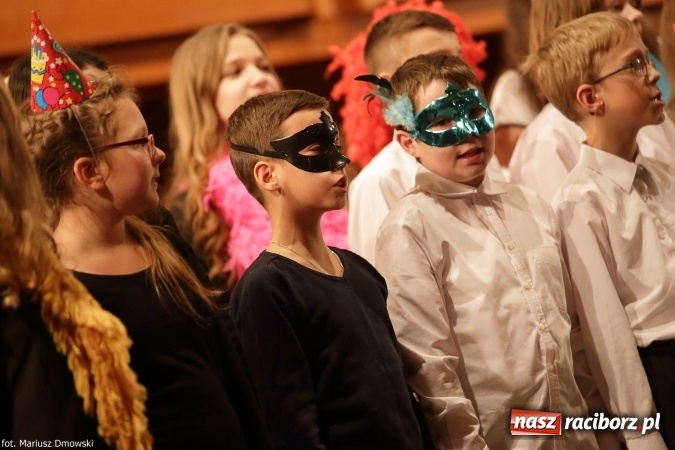 Zdjęcie w galerii na portalu naszraciborz.pl: Zimowy Koncert Karnawałowy w szkole muzycznej wiadomości z regionu