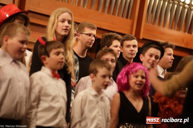 Zdjęcie w galerii na portalu naszraciborz.pl: Zimowy Koncert Karnawałowy w szkole muzycznej wiadomości z regionu