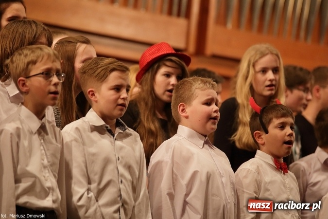 Zdjęcie w galerii na portalu naszraciborz.pl: Zimowy Koncert Karnawałowy w szkole muzycznej wiadomości z regionu