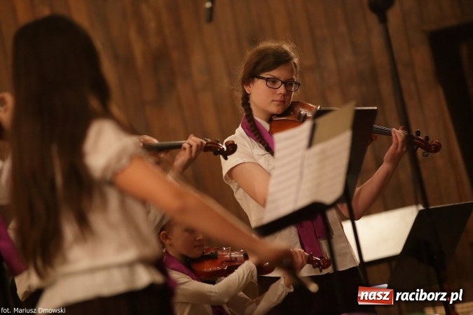 Zdjęcie w galerii na portalu naszraciborz.pl: Zimowy Koncert Karnawałowy w szkole muzycznej wiadomości z regionu