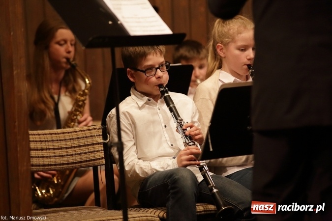 Zdjęcie w galerii na portalu naszraciborz.pl: Zimowy Koncert Karnawałowy w szkole muzycznej wiadomości z regionu