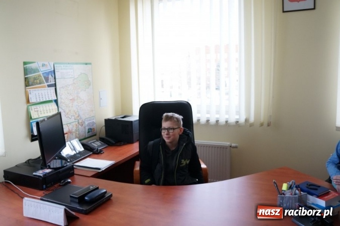 Zdjęcie w galerii na portalu naszraciborz.pl: Uczniowie z Zabełkowa z wizytą u raciborskich stróżów prawa  wiadomości z regionu