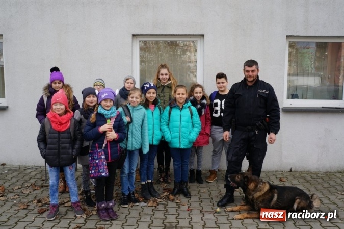 Zdjęcie w galerii na portalu naszraciborz.pl: Uczniowie z Zabełkowa z wizytą u raciborskich stróżów prawa  wiadomości z regionu