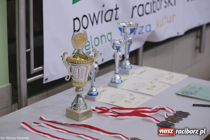 Zdjęcie w galerii na portalu naszraciborz.pl: II Turniej Badmintona Szkół Ponadgimnazjalnych - pierwsze miejsca zagarnięte przez ZSOMS wiadomości z regionu