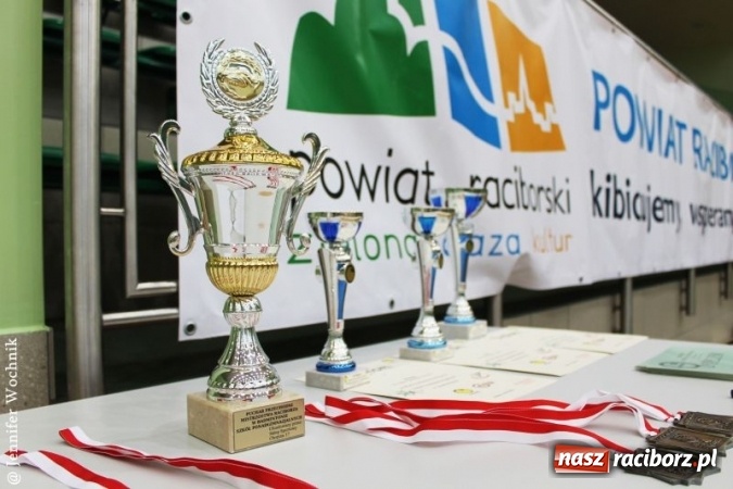 Zdjęcie w galerii na portalu naszraciborz.pl: II Turniej Badmintona Szkół Ponadgimnazjalnych - pierwsze miejsca zagarnięte przez ZSOMS wiadomości z regionu