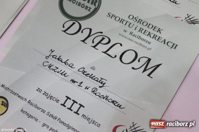 Zdjęcie w galerii na portalu naszraciborz.pl: II Turniej Badmintona Szkół Ponadgimnazjalnych - pierwsze miejsca zagarnięte przez ZSOMS wiadomości z regionu