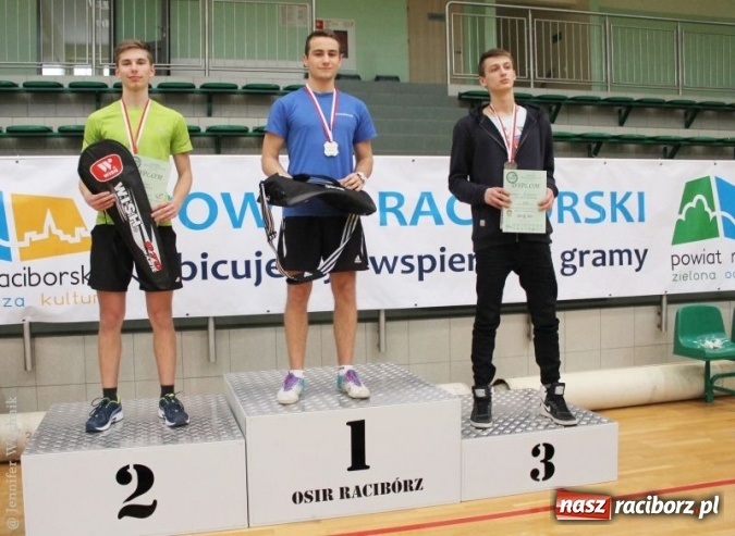 Zdjęcie w galerii na portalu naszraciborz.pl: II Turniej Badmintona Szkół Ponadgimnazjalnych - pierwsze miejsca zagarnięte przez ZSOMS wiadomości z regionu