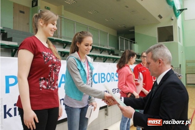 Zdjęcie w galerii na portalu naszraciborz.pl: II Turniej Badmintona Szkół Ponadgimnazjalnych - pierwsze miejsca zagarnięte przez ZSOMS wiadomości z regionu