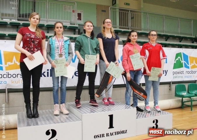Zdjęcie w galerii na portalu naszraciborz.pl: II Turniej Badmintona Szkół Ponadgimnazjalnych - pierwsze miejsca zagarnięte przez ZSOMS wiadomości z regionu