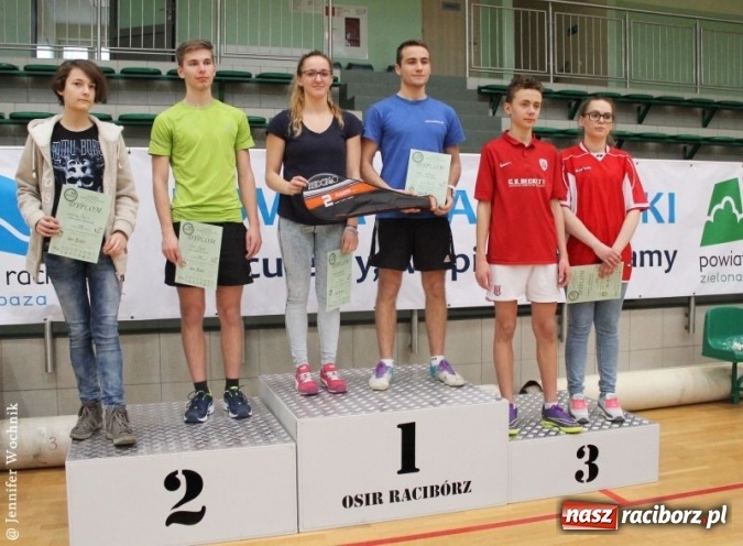 Zdjęcie w galerii na portalu naszraciborz.pl: II Turniej Badmintona Szkół Ponadgimnazjalnych - pierwsze miejsca zagarnięte przez ZSOMS wiadomości z regionu