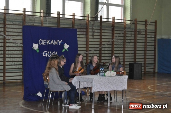 Zdjęcie w galerii na portalu naszraciborz.pl: Dziewczyny z SuperDzieciaka odwiedziły uczniów ZSO w Tworkowie  wiadomości z regionu