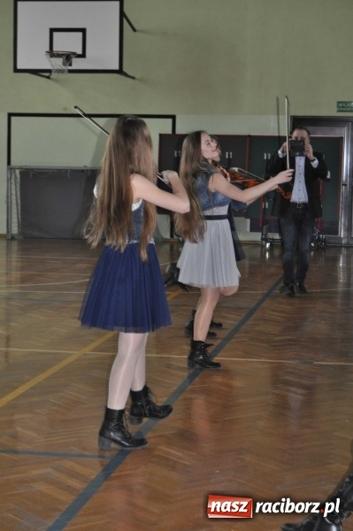 Zdjęcie w galerii na portalu naszraciborz.pl: Dziewczyny z SuperDzieciaka odwiedziły uczniów ZSO w Tworkowie  wiadomości z regionu