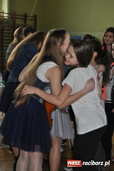 Zdjęcie w galerii na portalu naszraciborz.pl: Dziewczyny z SuperDzieciaka odwiedziły uczniów ZSO w Tworkowie  wiadomości z regionu