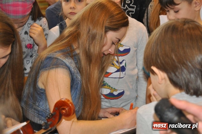 Zdjęcie w galerii na portalu naszraciborz.pl: Dziewczyny z SuperDzieciaka odwiedziły uczniów ZSO w Tworkowie  wiadomości z regionu