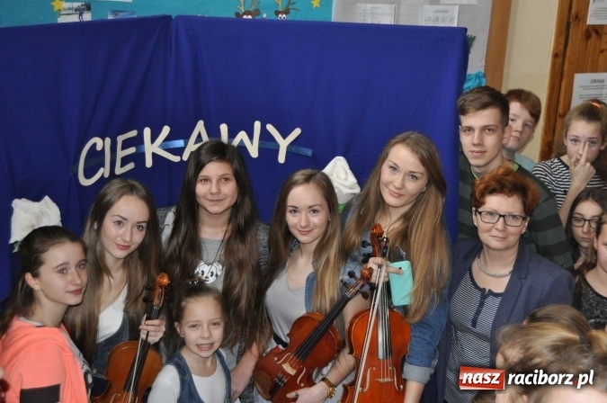 Zdjęcie w galerii na portalu naszraciborz.pl: Dziewczyny z SuperDzieciaka odwiedziły uczniów ZSO w Tworkowie  wiadomości z regionu