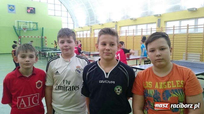 Zdjęcie w galerii na portalu naszraciborz.pl: Powiatowy finał w tenisie stołowym podstawówek. Złoto dla Pawłowa i Krzanowic wiadomości z regionu