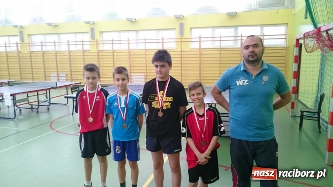 Zdjęcie w galerii na portalu naszraciborz.pl: Powiatowy finał w tenisie stołowym podstawówek. Złoto dla Pawłowa i Krzanowic wiadomości z regionu