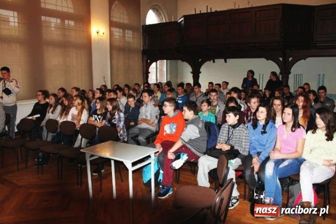Zdjęcie w galerii na portalu naszraciborz.pl: Dzień Bezpiecznego Internetu w Gimnazjum nr 5  wiadomości z regionu