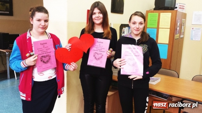 Zdjęcie w galerii na portalu naszraciborz.pl: Literackie Walentynki w bibliotece  wiadomości z regionu