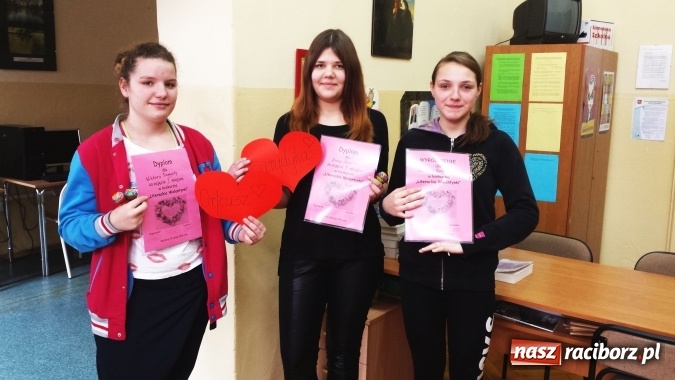 Zdjęcie w galerii na portalu naszraciborz.pl: Literackie Walentynki w bibliotece  wiadomości z regionu